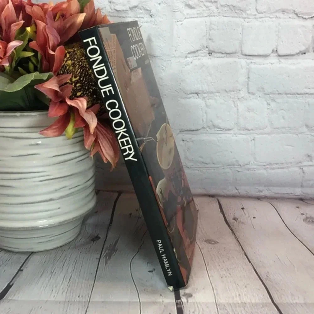 Vintage 1970 FONDUE COOKERY cookbook